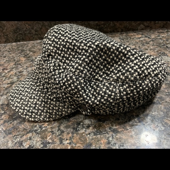 EUC Black & White Tweed Hat - Picture 3 of 5